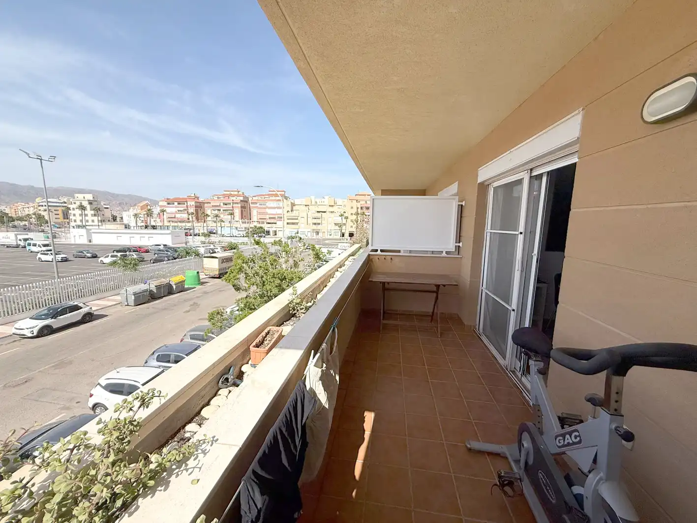 Vista exterior de Pis de lloguer en Roquetas de Mar amb Aire condicionat, Terrassa i Moblat