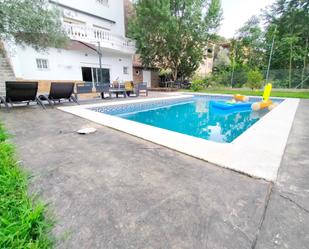 Schwimmbecken von Haus oder Chalet miete in Dosrius mit Terrasse und Schwimmbad