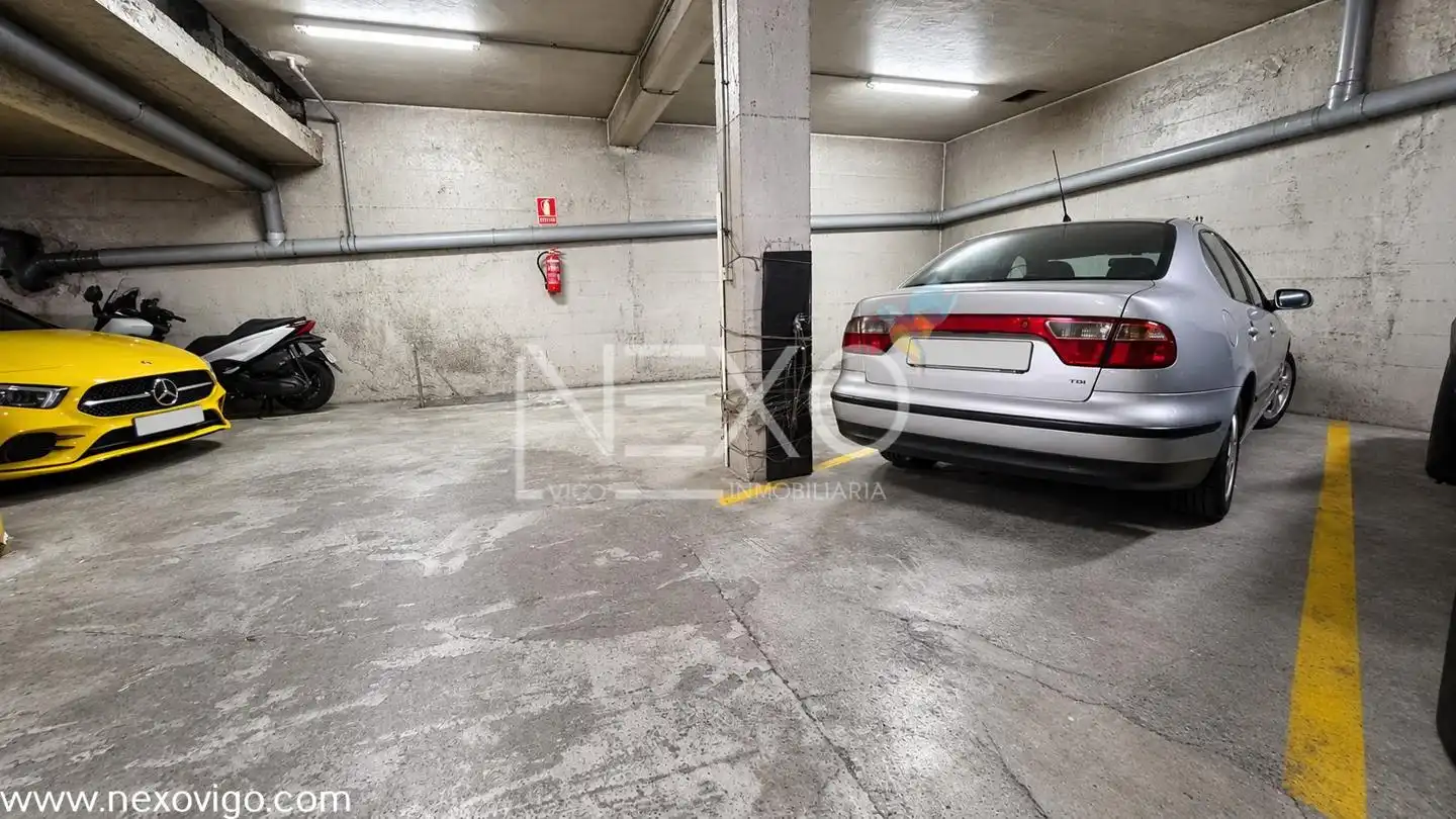 Parking de Piso en venta en Vigo  con Calefacción, Trastero y Amueblado