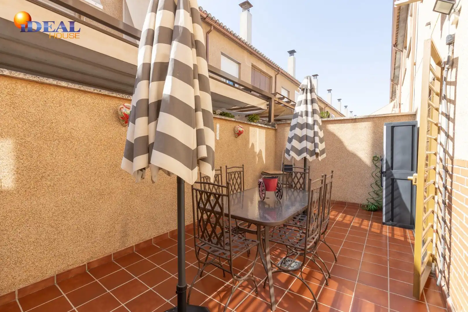 Terrassa de Casa adosada en venda en Armilla amb Calefacció