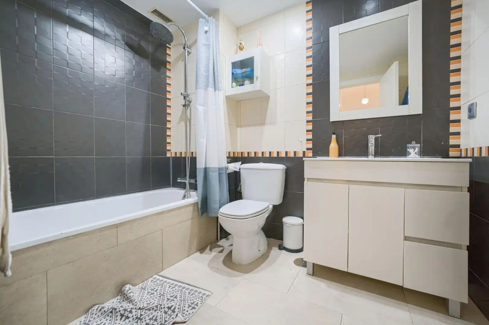 Bathroom of Apartments for sale in Alcalá de Guadaira