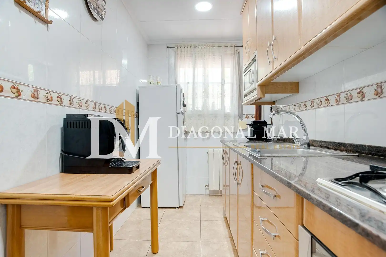 Küche von Einfamilien-Reihenhaus zum Verkauf in Barcelona mit Terrasse