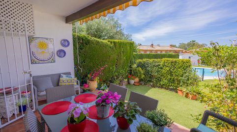 Foto 3 de Casa adosada en venta en Avenida Pernet, Nueva Atalaya, Estepona