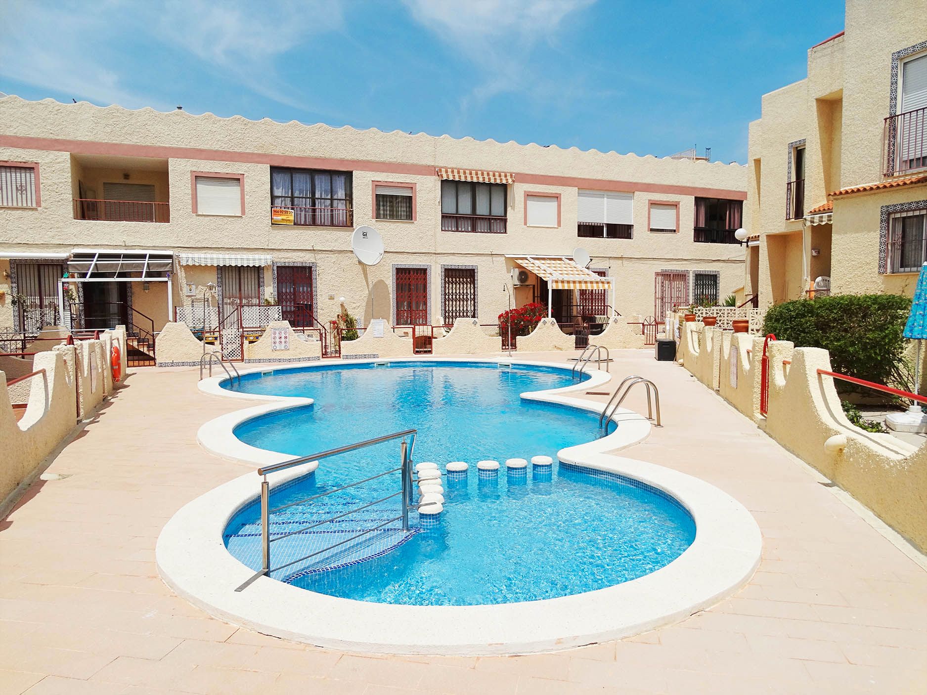 Swimming pool of Single-family semi-detached for sale in Guardamar del Segura  with Air Conditioner and Furnished