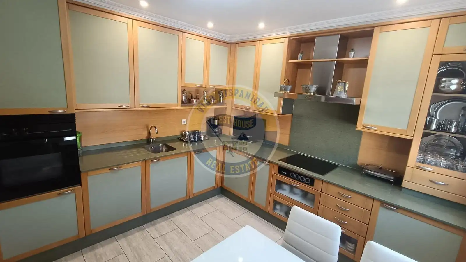 Cocina de Casa adosada en venta en Vigo  con Calefacción, Terraza y Trastero