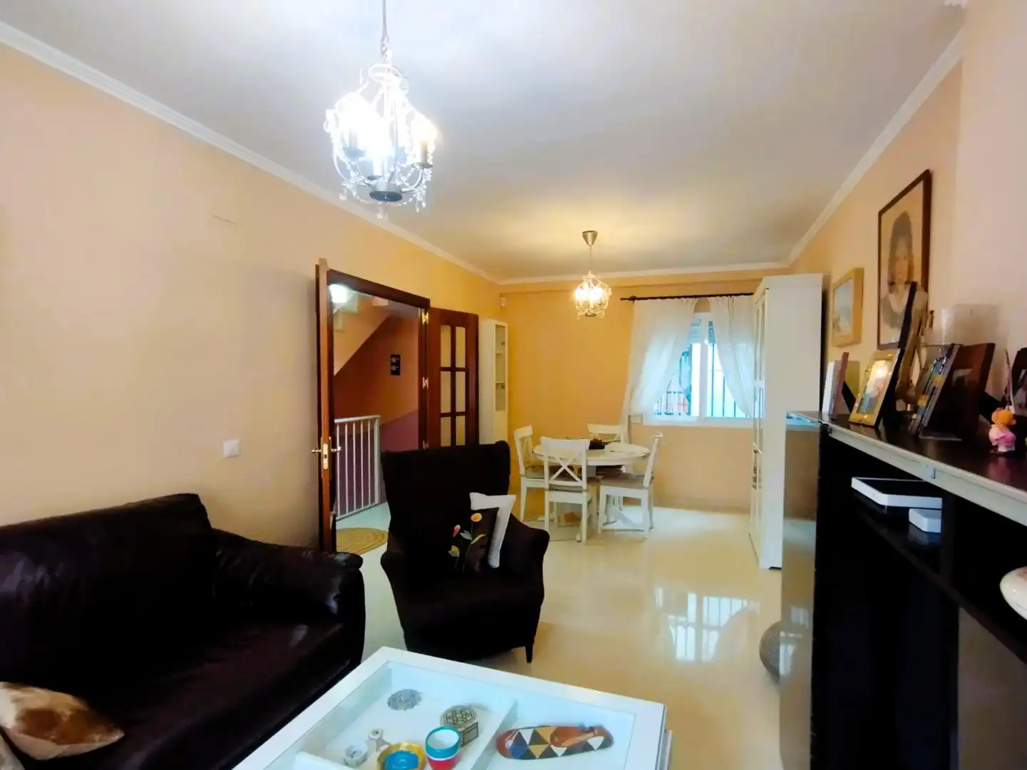 Sala d'estar de Casa adosada en venda en San Fernando