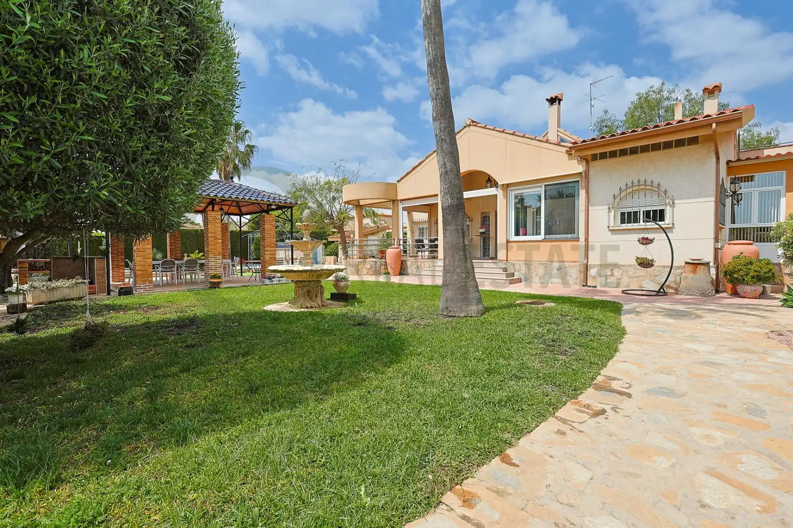 Jardí de Casa o xalet en venda en Alicante / Alacant amb Aire condicionat, Calefacció i Jardí privat