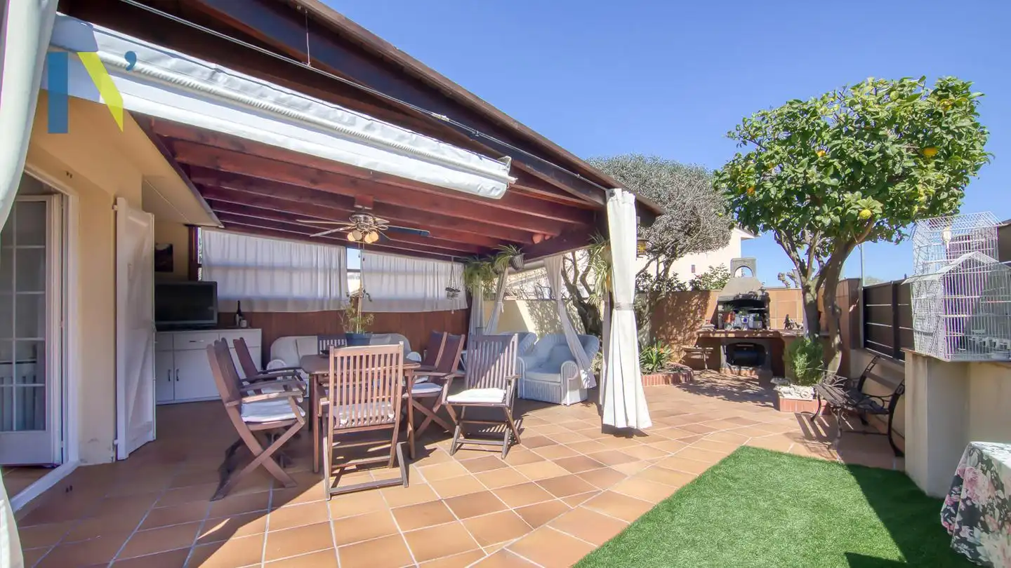 Terrassa de Casa adosada en venda en Vilablareix amb Calefacció, Jardí privat i Piscina