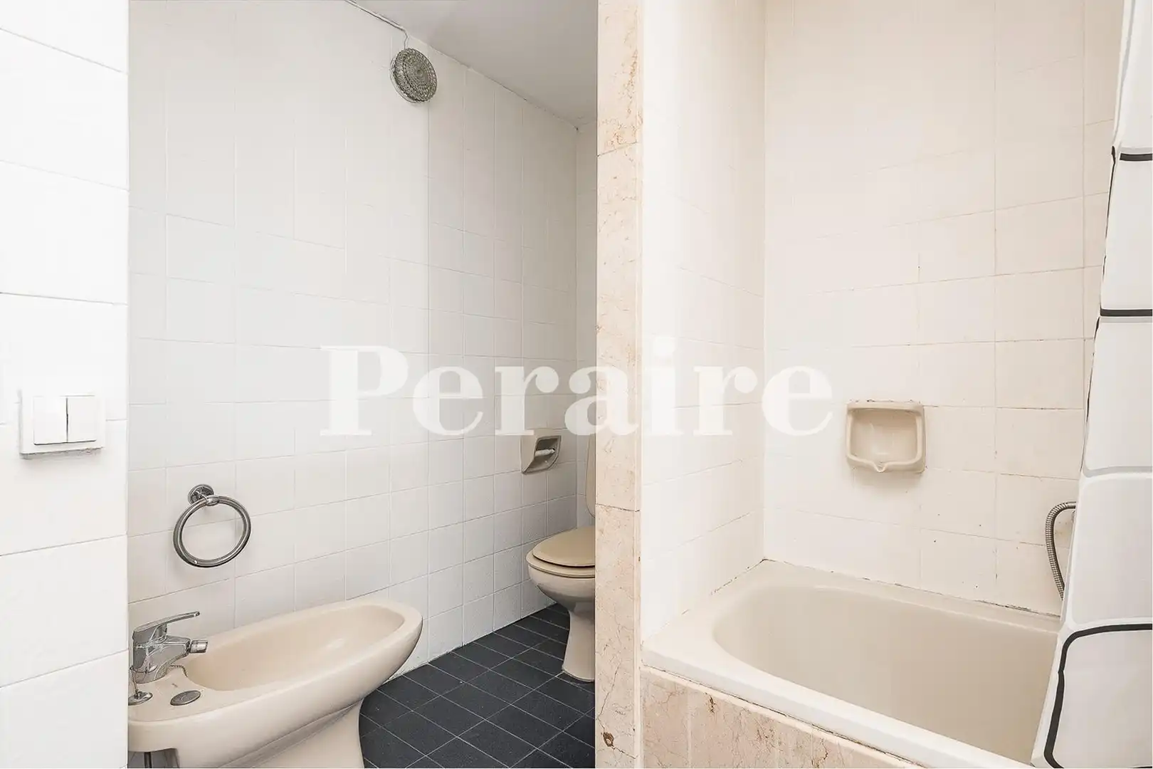 Bathroom of Flat for sale in Gràcia