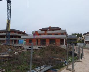 Vista exterior de Àtic en venda en Burgos Capital amb Calefacció, Terrassa i Traster