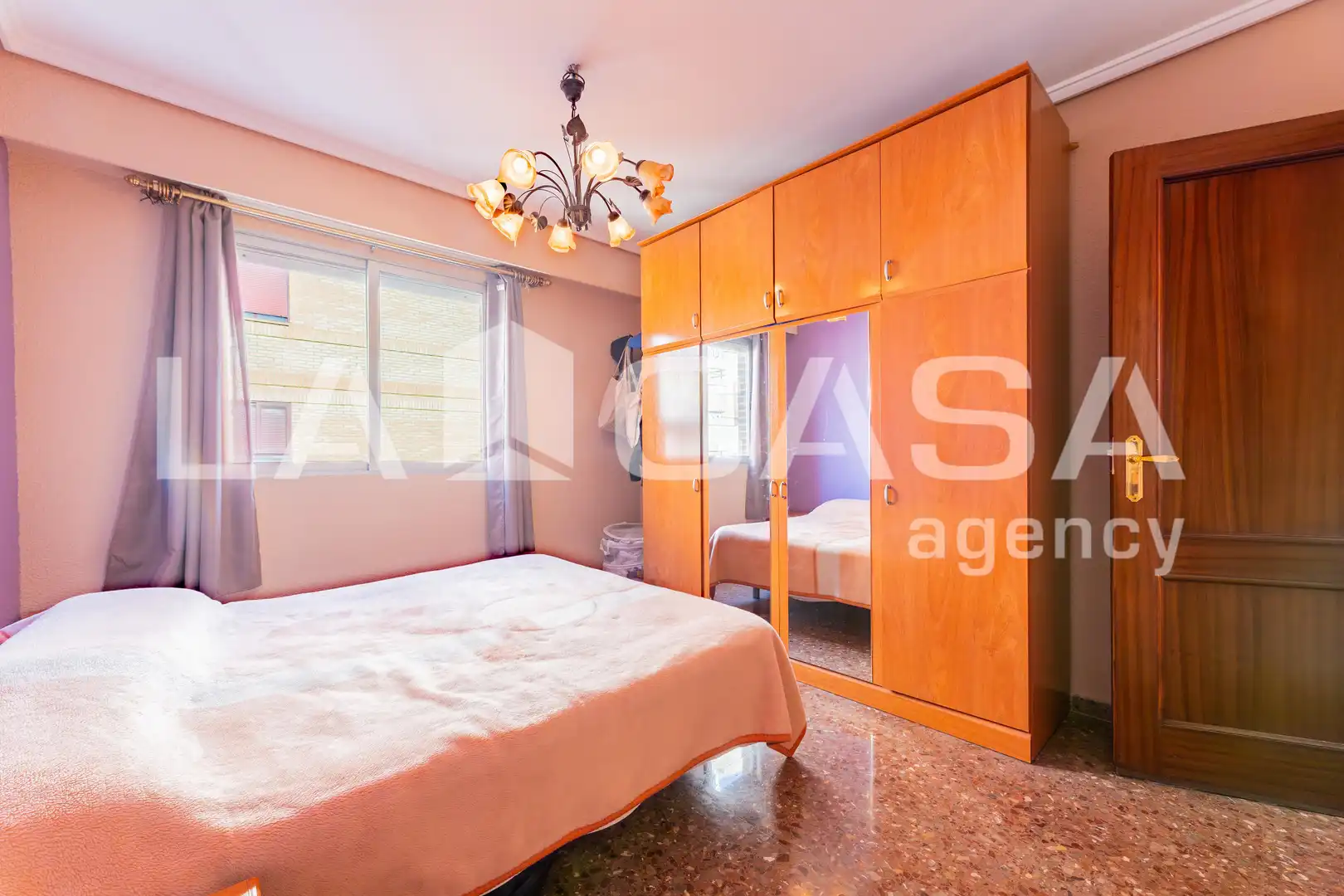 Habitación de Piso en venta en Valencia con Balcón