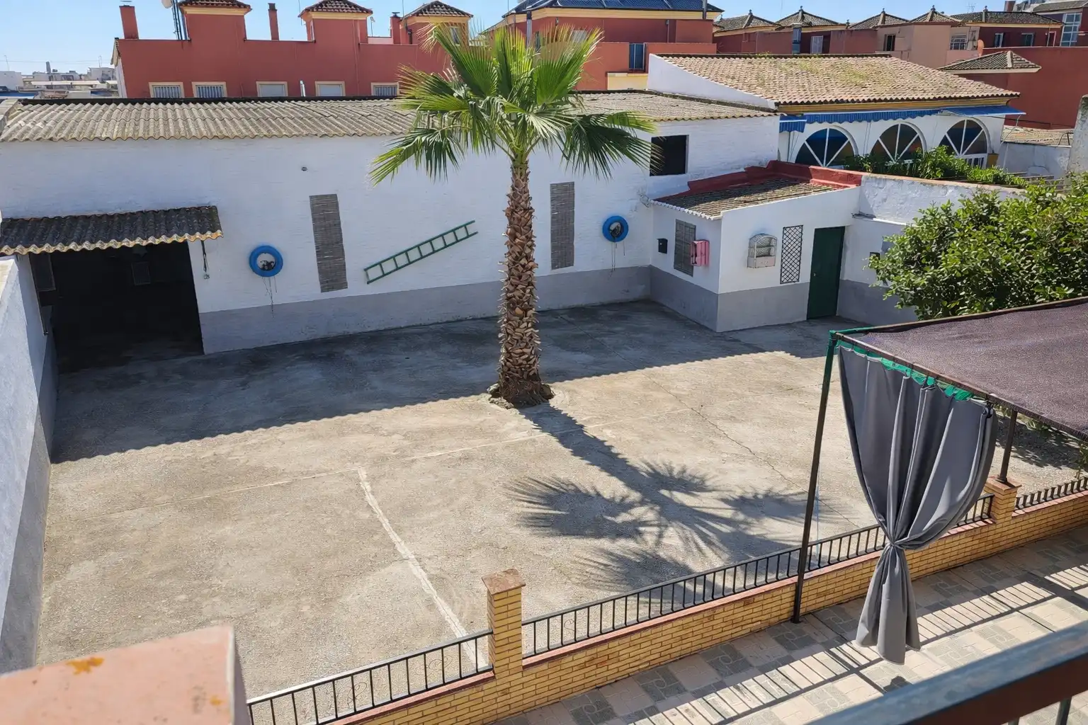 Vista exterior de Casa adosada en venta en Umbrete