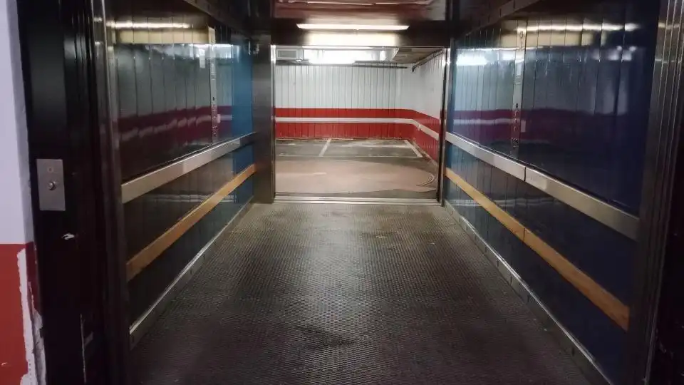 Garaje de alquiler en Calle de Galileo, 48, Arapiles