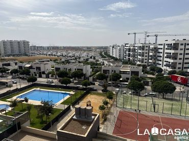 Appartamento con piscina in vendita a Entrenúcleos
