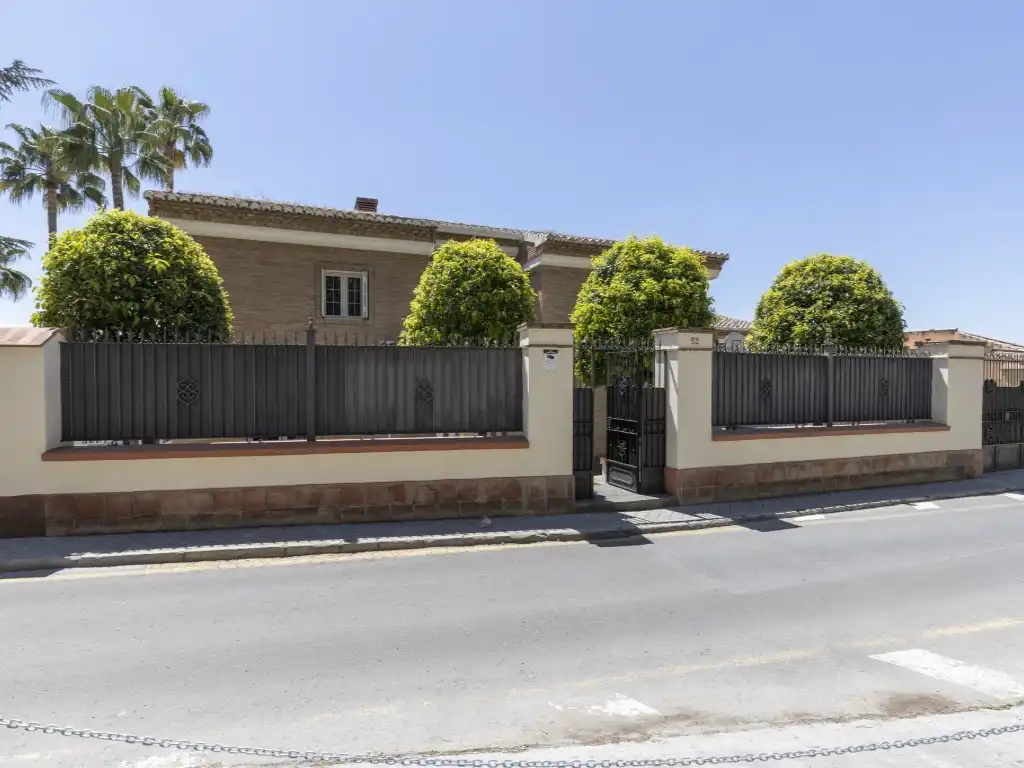 Exterior view of Houses for sale in Granada