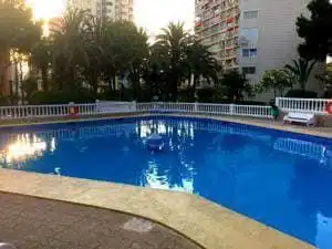 Piscina de Apartamento en venta en Benidorm con Aire acondicionado, Calefacción y Jardín privado