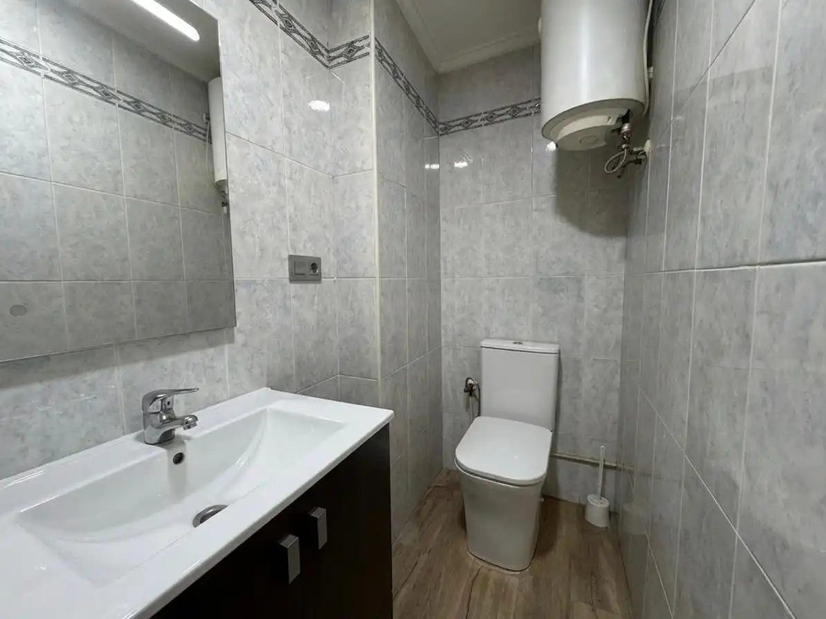 Bathroom of Apartments for rent in Torrevieja  with Furnished