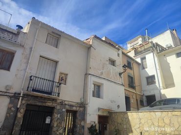 Casa amb balcó en venda a Castalla