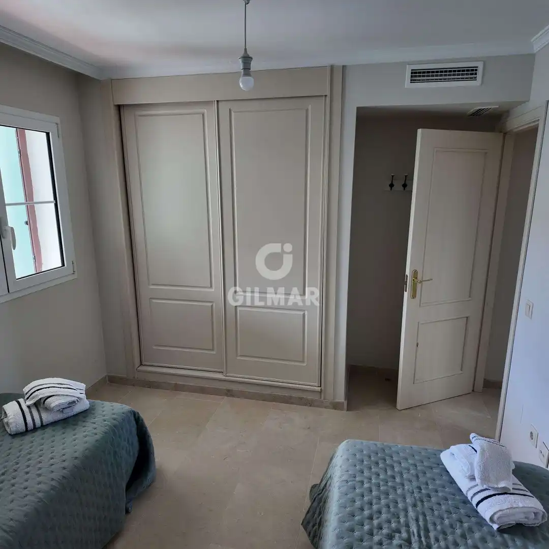 Habitación de Dúplex en venta en Sotogrande con Calefacción, Trastero y Piscina