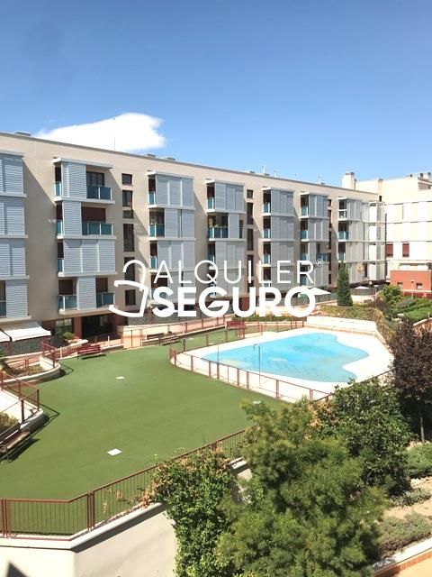 Exterior view of Flat to rent in Getafe  with Heating, Terrace and Swimming Pool