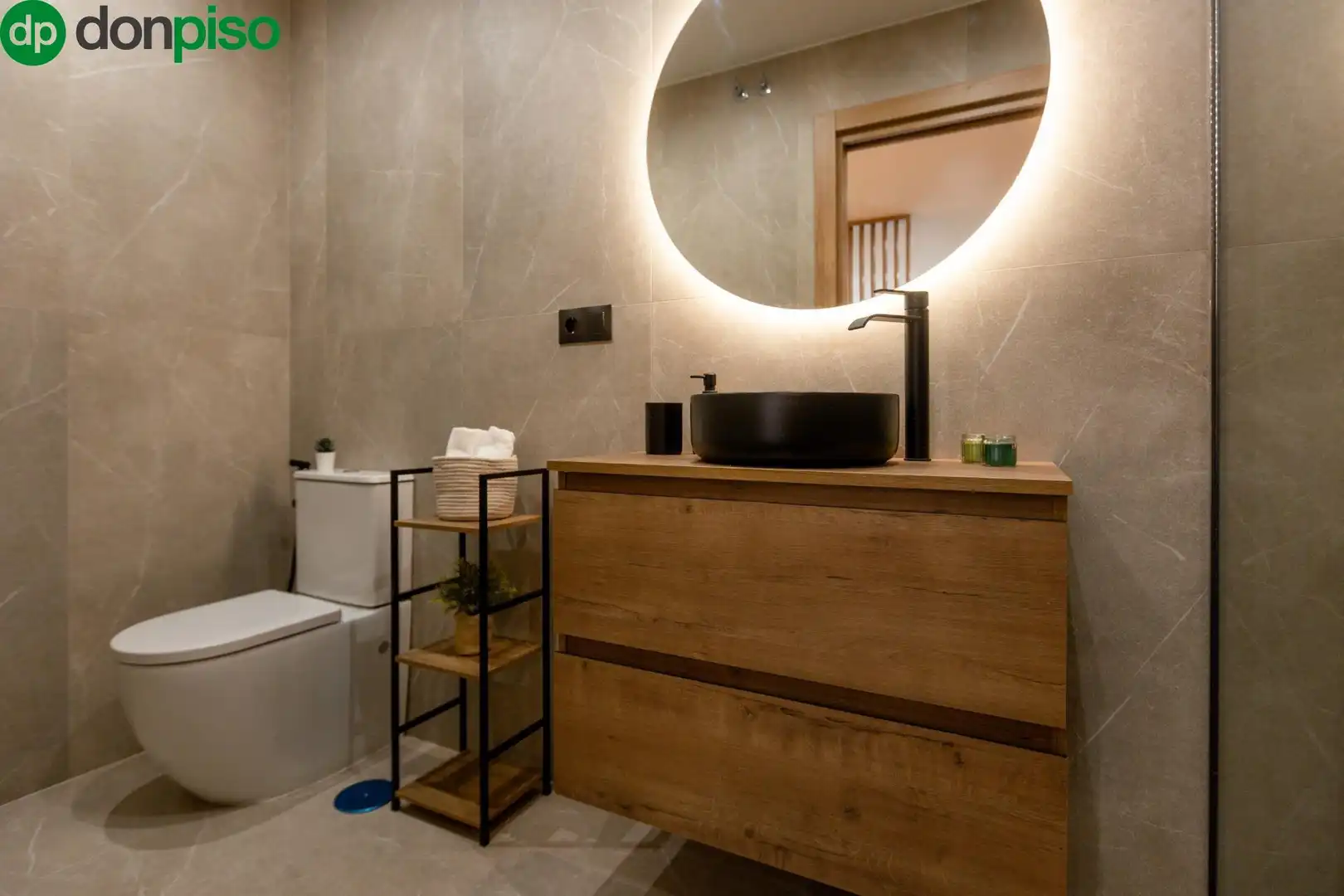 Bathroom of Study for sale in Granada  with Air Conditioner, Heating and Furnished