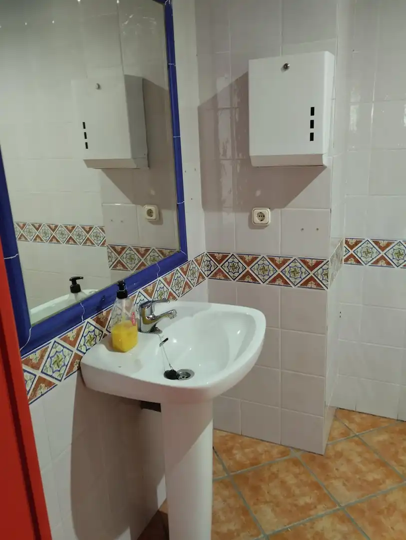 Bany de Local en venda en Córdoba amb Aire condicionat