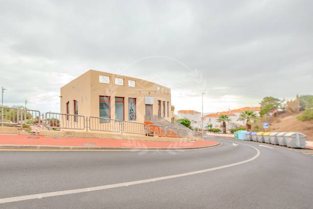 Local comercial en Venta en Calle Cortés en Radazul