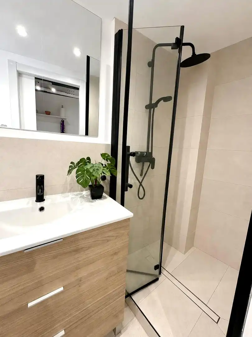 Bathroom of Study for sale in Barcelona  with Heating, Furnished and Microwave