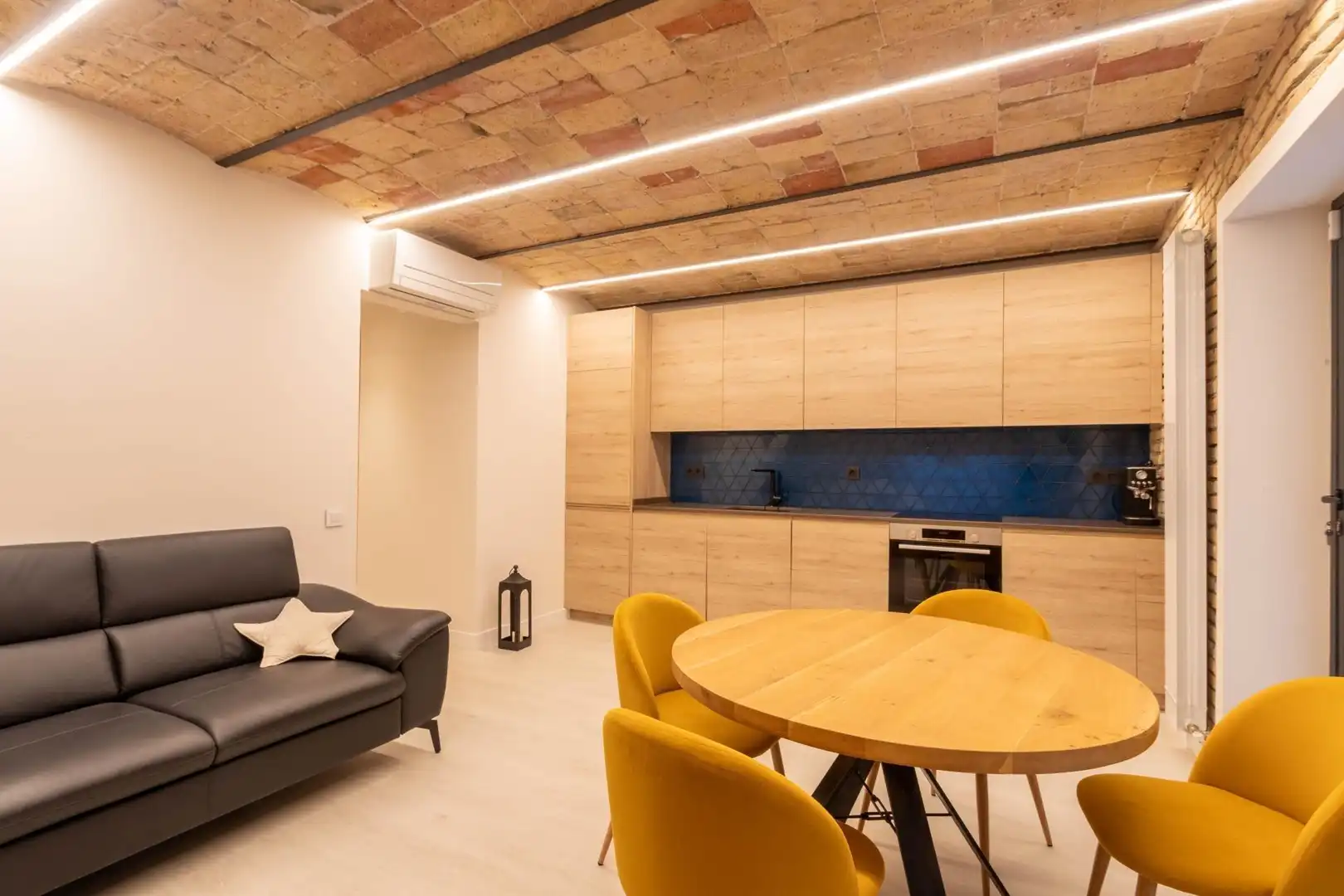 Kitchen of Ground floor for sale in Eixample