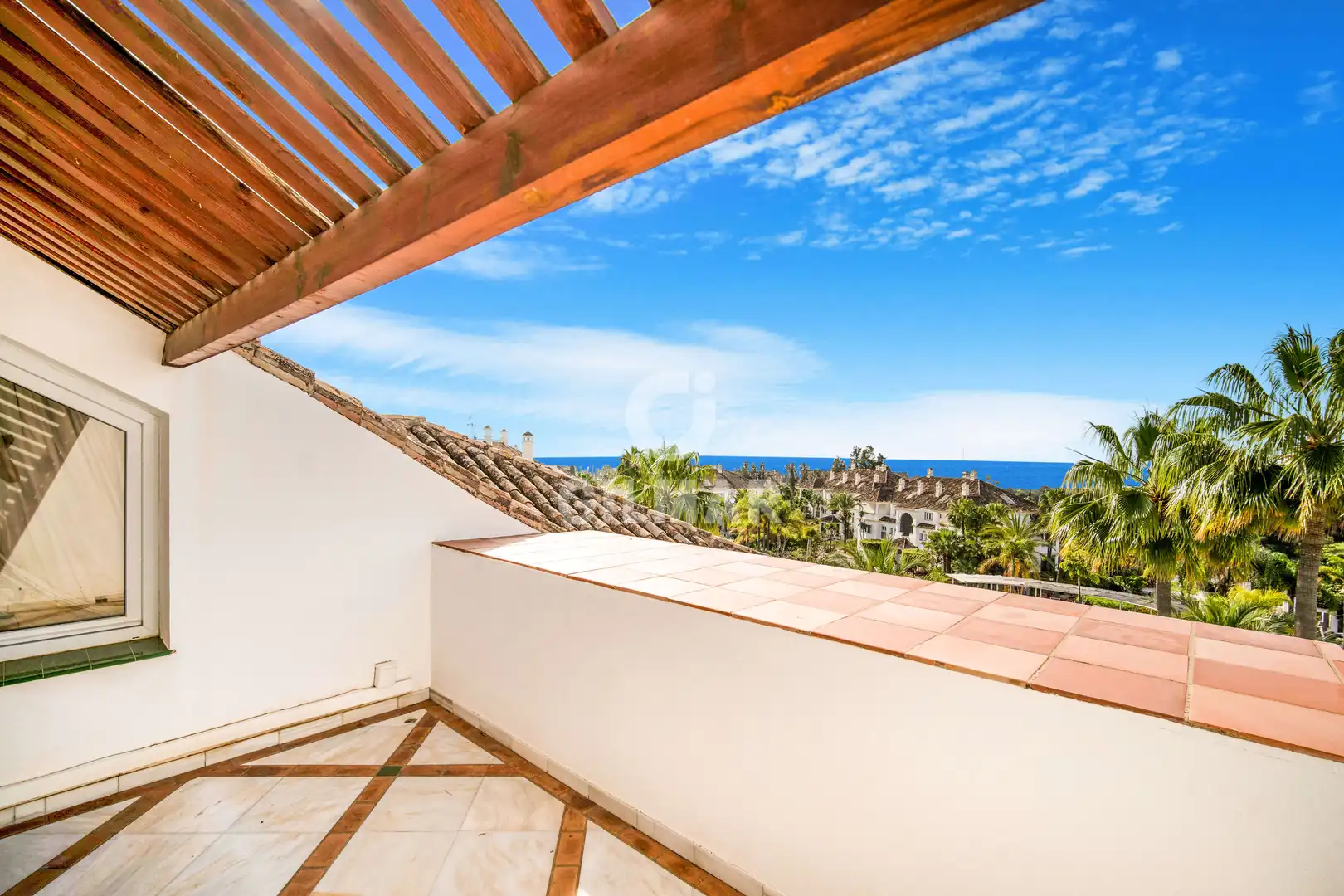 Vista exterior de Dúplex en venda en Marbella amb Calefacció, Jardí privat i Traster