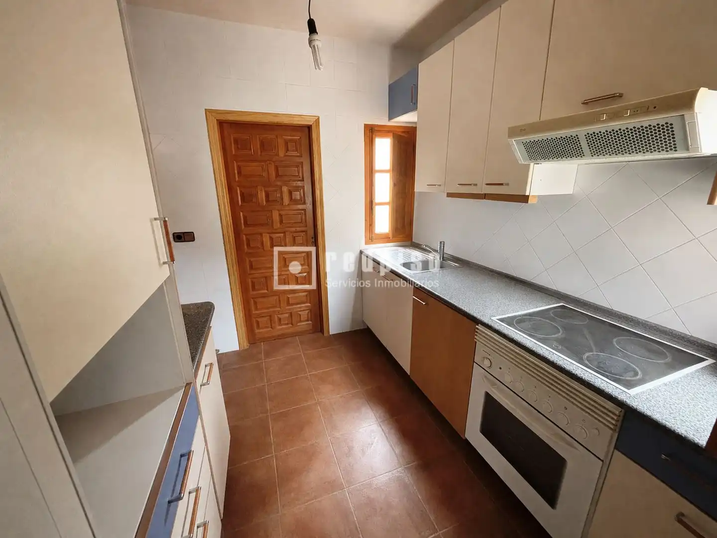 Cuina de Casa o xalet en venda en Hontoba amb Calefacció, Jardí privat i Traster