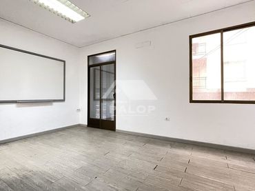 Locale commerciale in affitto a Carcaixent
