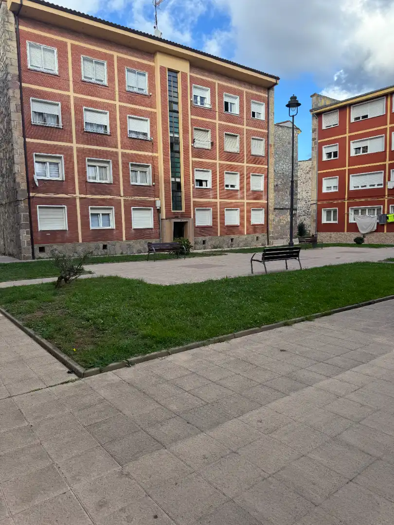 Flat with terrace for sale in Calle Fruela 15