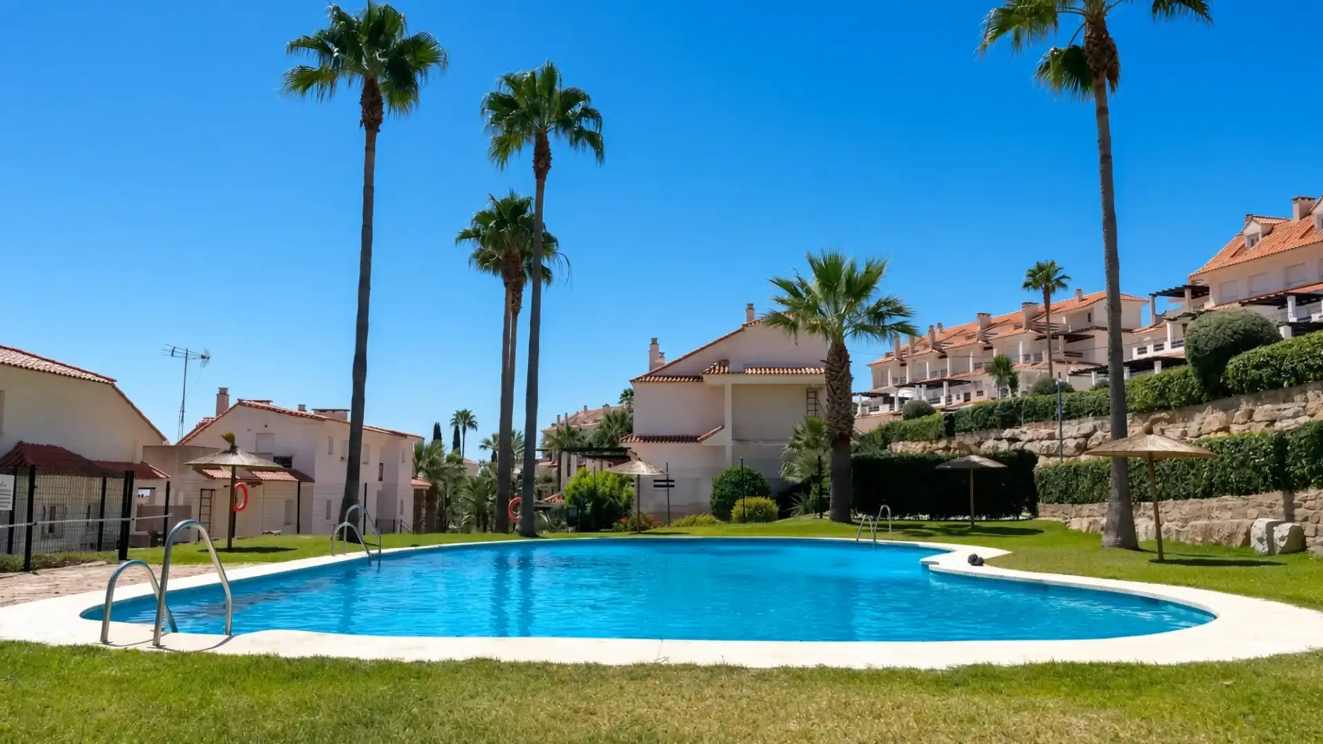Apartment with pool for sale in Chullera