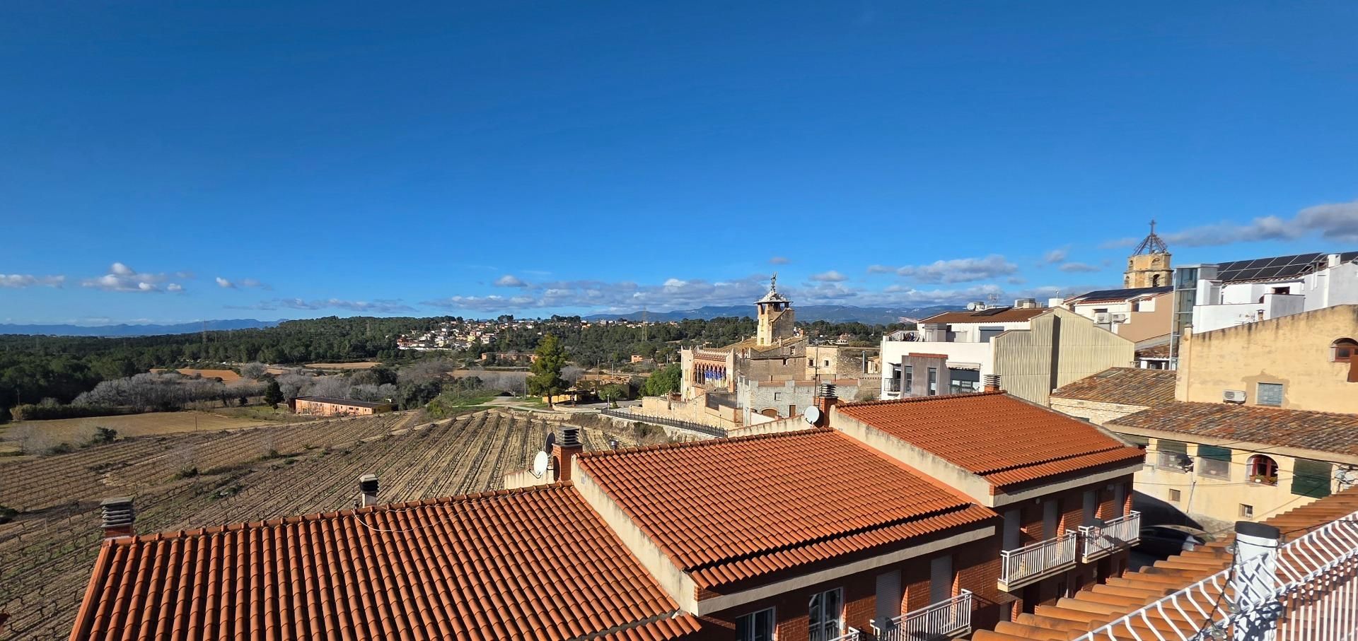 Vista exterior de Àtic en venda en Els Pallaresos amb Calefacció, Terrassa i Traster