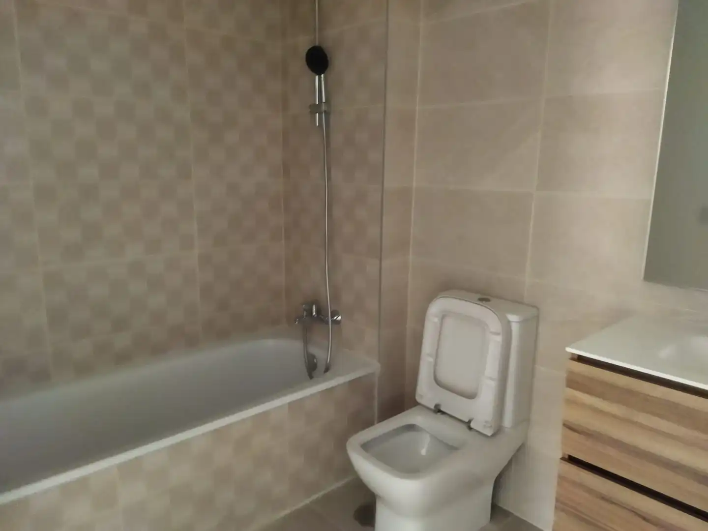 Bany de Apartament de lloguer en Estepona amb Aire condicionat, Terrassa i Traster