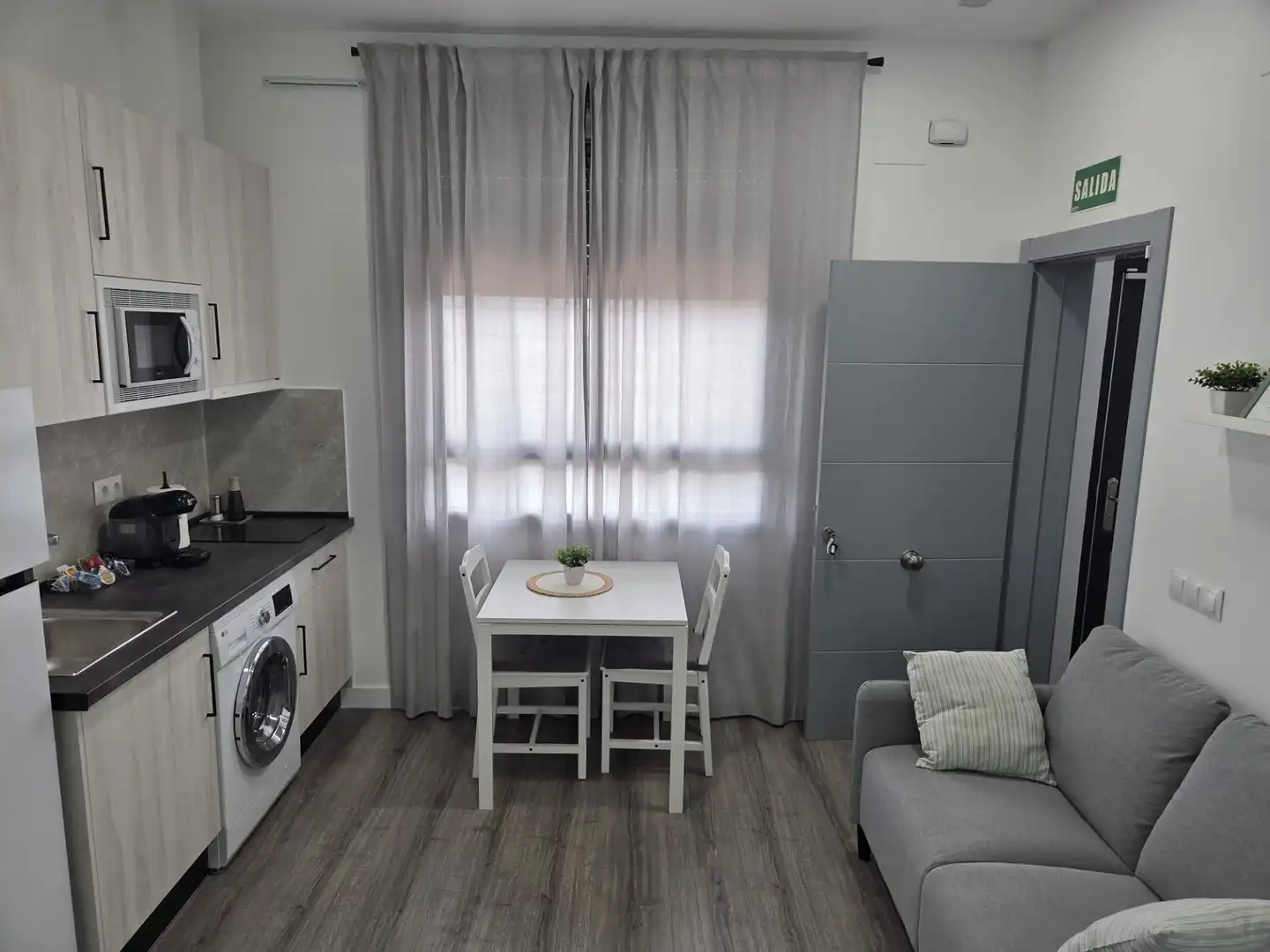 Dormitori de Apartament de lloguer en Málaga amb Aire condicionat, Parquet i Moblat