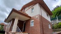 Vista exterior de Casa o xalet en venda en Castro-Urdiales amb Calefacció, Jardí privat i Terrassa