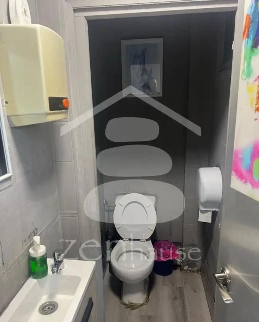 Baño de Local en venta en Coslada con Aire acondicionado
