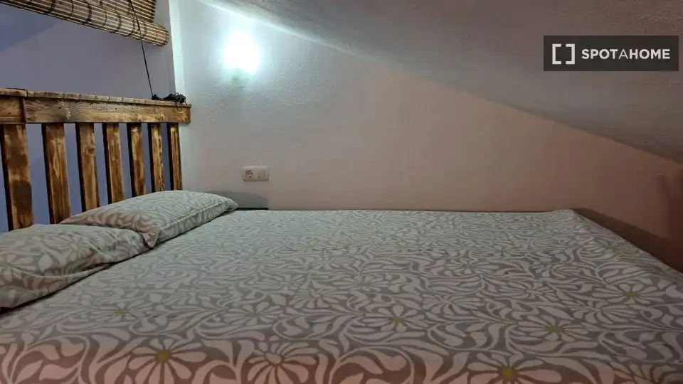 Room in Alozaina