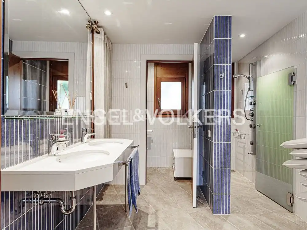 Badezimmer von Country house zum Verkauf in Seva mit Klimaanlage, Heizung und Privatgarten