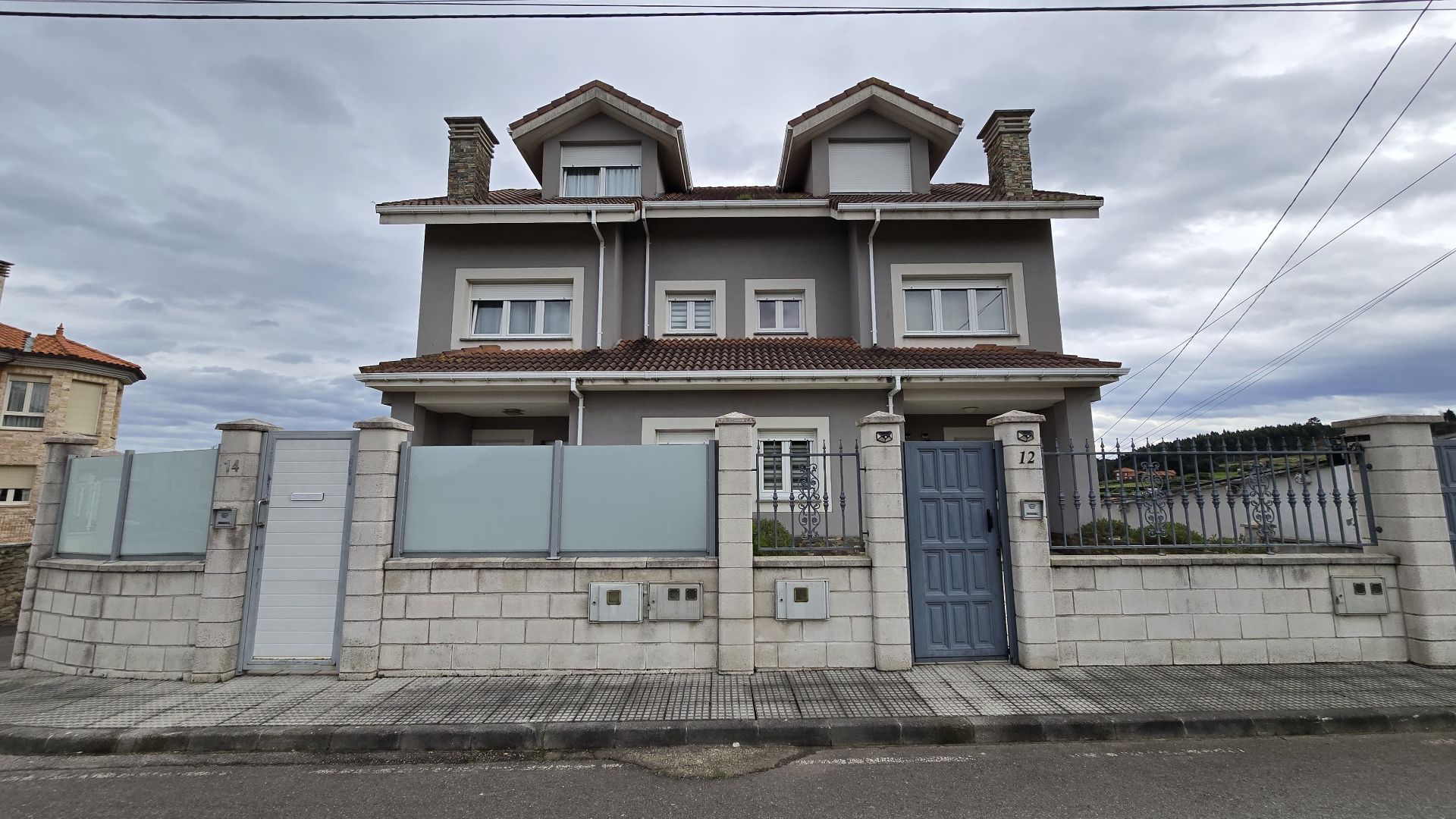 Vista exterior de Casa o xalet en venda en Castrillón amb Moblat