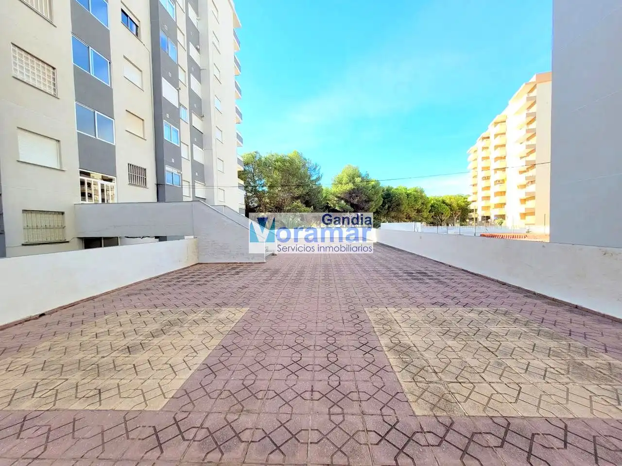 Außenansicht von Wohnungen zur Miete in Miramar mit Heizung, Terrasse und Möbliert
