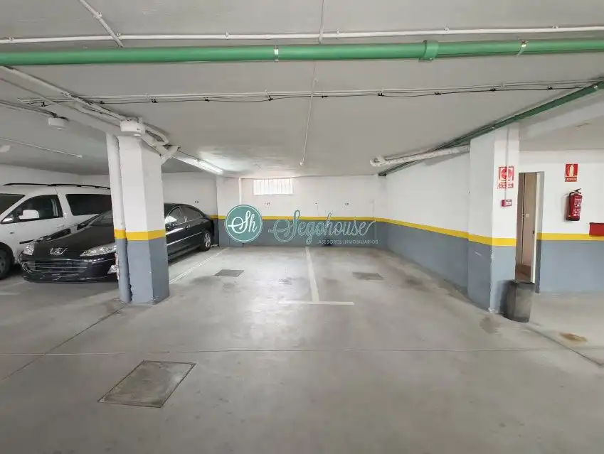 Parking de Piso en venta en Segovia con Calefacción, Terraza y Trastero
