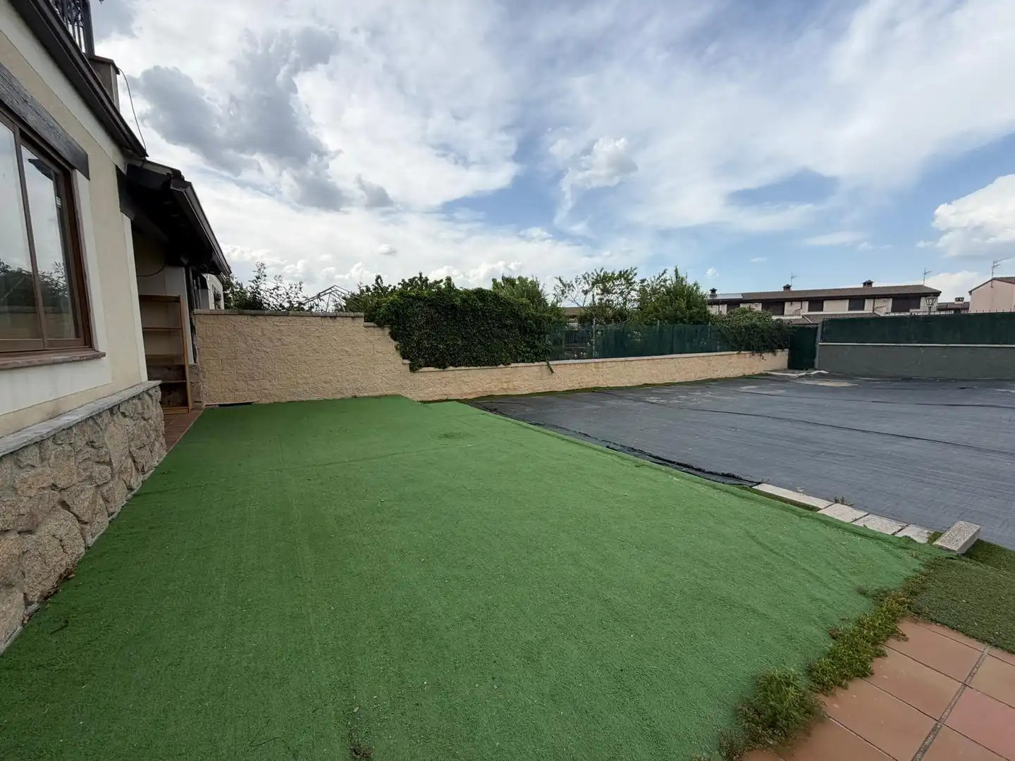 Terrassa de Casa adosada en venda en Palazuelos de Eresma amb Calefacció, Terrassa i Alarma
