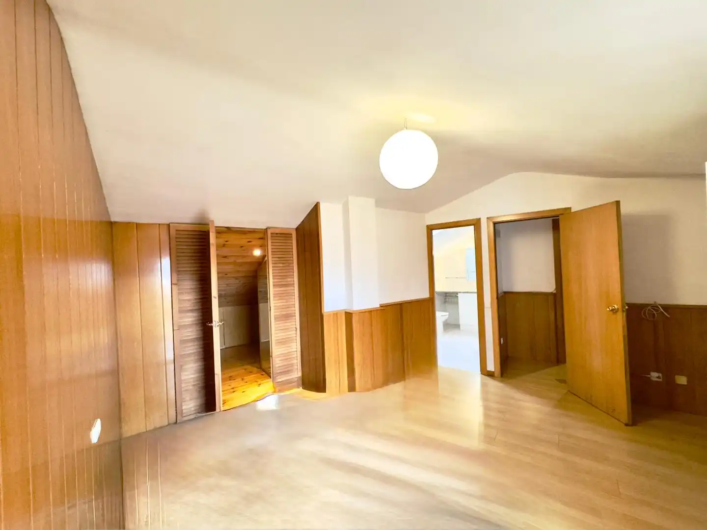Maisonette zum Verkauf in Rubí mit Klimaanlage, Heizung und Parkett
