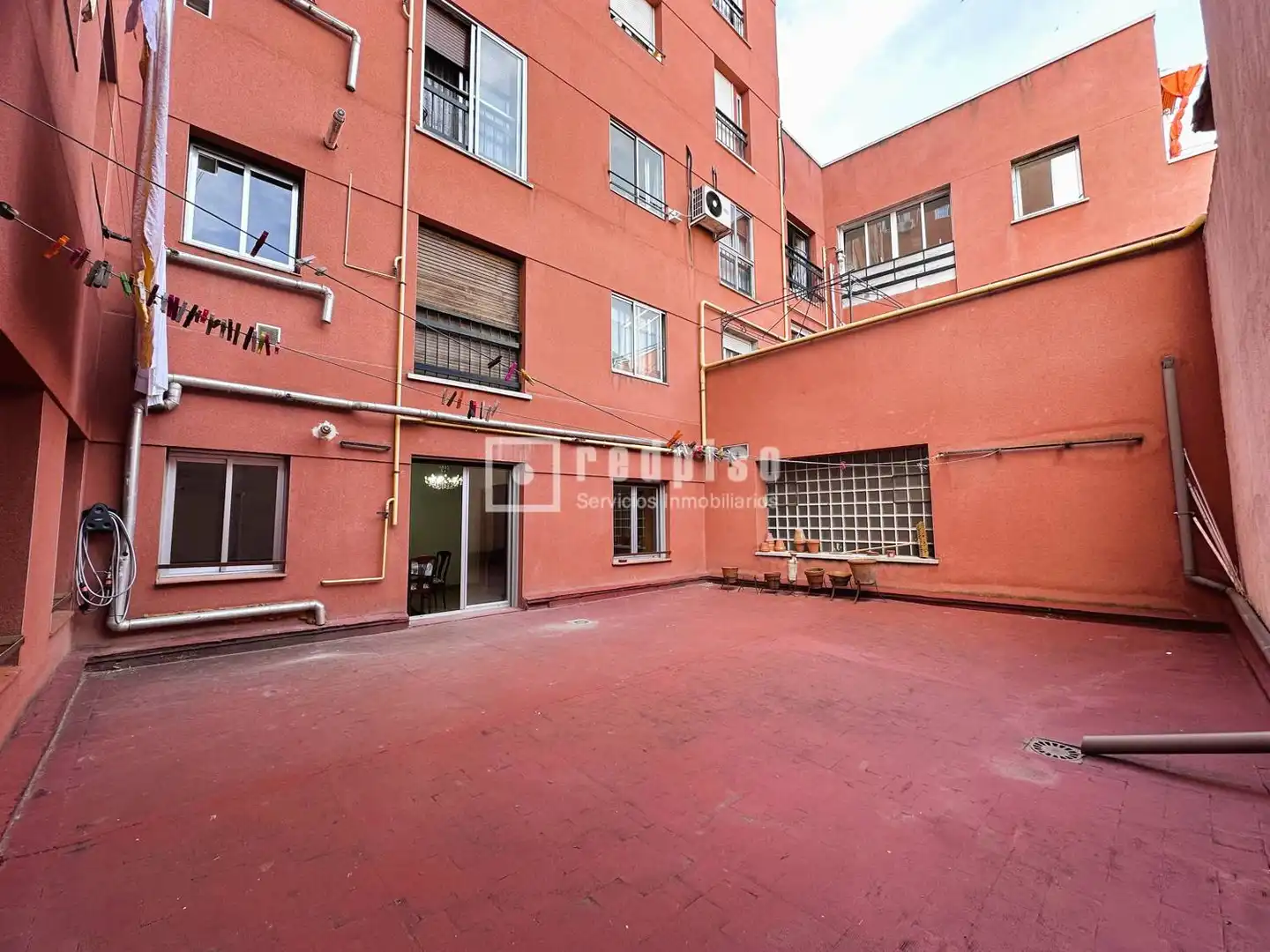 Vista exterior de Piso en venta en Madrid con Calefacción y Amueblado