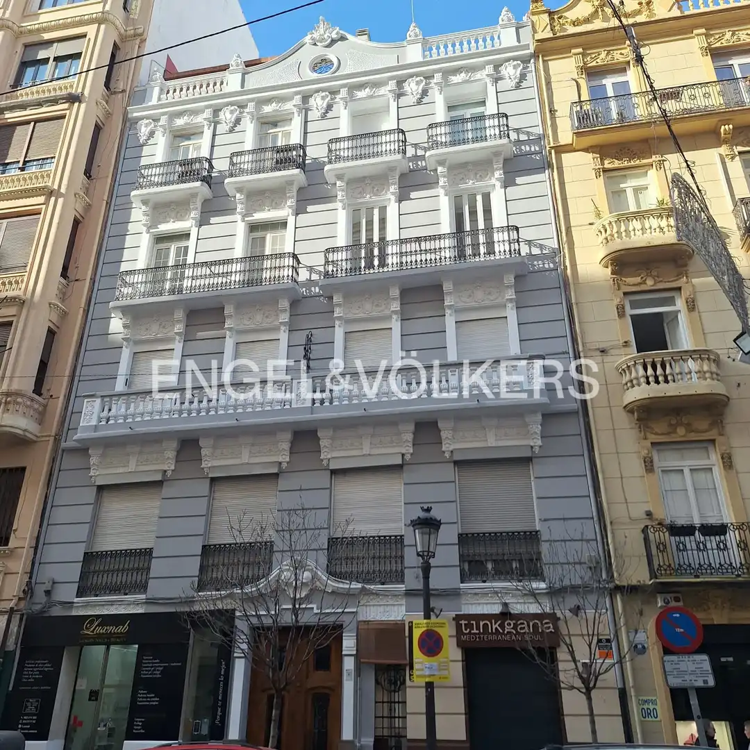 Pis amb terrassa en venda a Carrer de l'Almirall Cadarso