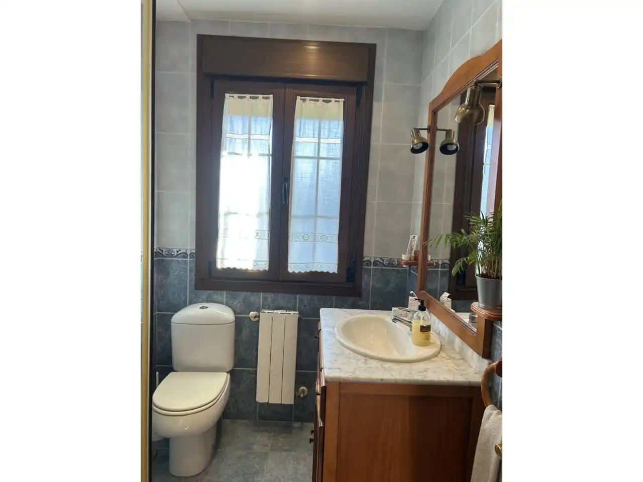 Badezimmer von Haus oder Chalet zum Verkauf in Llanes mit Heizung, Privatgarten und Terrasse