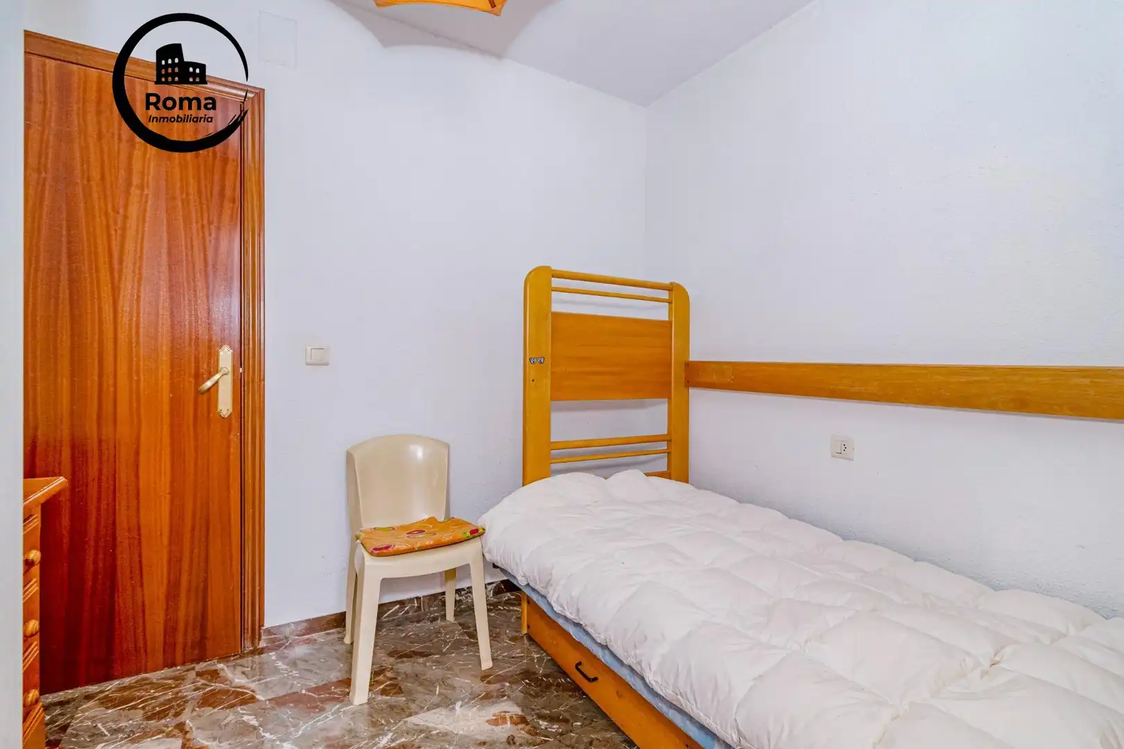 Habitación de Dúplex en venta en Granada con Aire acondicionado, Terraza y Trastero